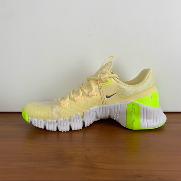 Nike Free Metcon 5 Training Shoes - Picture 8 of 16